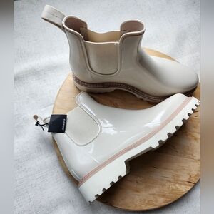Dolce Vita Glossy Beige Chelsea Boots